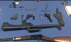 Fiscal allana casa de un hombre que realizaba disparos al aire e incauta cinco armas de fuego – Prensa 5