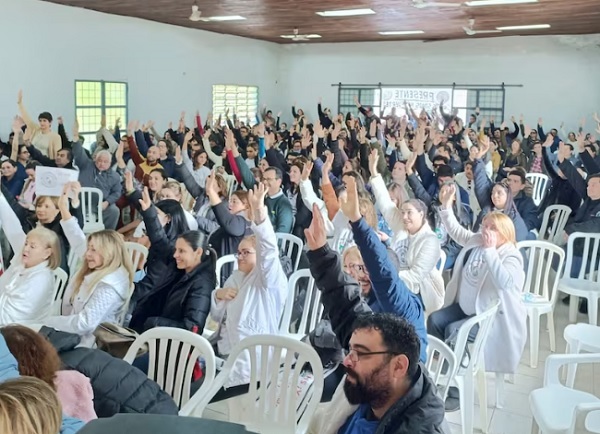 IPS desata controversia: recorta jornada solo a médicos con 25 años
