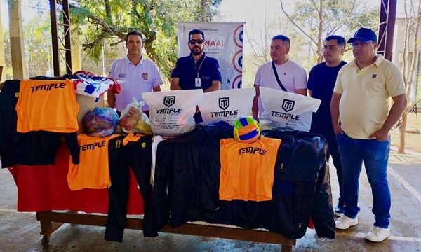 Empresa solidaria dona equipos deportivos para adolescentes del Centro Educativo de CDE