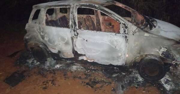 Diario HOY | Vehículo queda reducido a cenizas tras ser consumido por un incendio