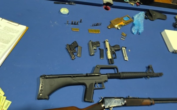 Allanamiento revela arsenal ilegal tras denuncias vecinales