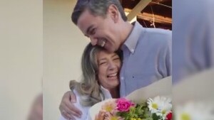 ¿Mba'éiko, Delia?: Santi Peña sorprendió a una "kuña guapa"