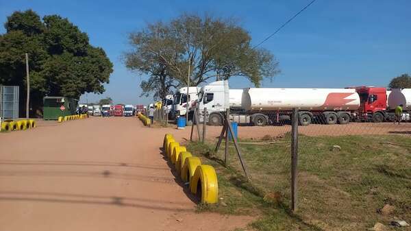 Otro camionero boliviano encontró la muerte en San Antonio - Policiales - ABC Color
