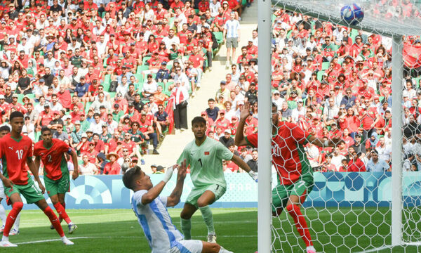 Con escándalo al final, Argentina empató agónicamente en el minuto 15 de adición