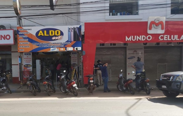Allanan locales de venta de celulares en Coronel Oviedo - Noticiero Paraguay