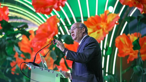 El presidente del BID: "Veo que el mundo necesita a Am茅rica Latina" - Revista PLUS
