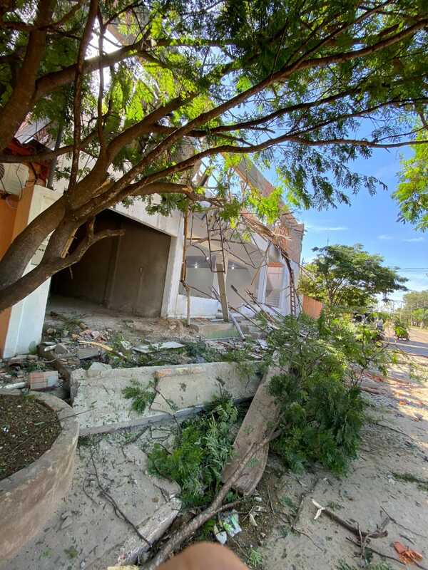 Derrumbe en construcción en Loreto deja dos obreros heridos