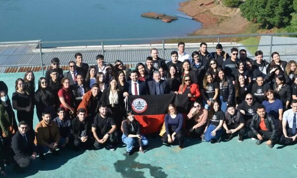 Estudiantes de Derecho de la UNE realizaron visita técnica a la Armada Paraguaya
