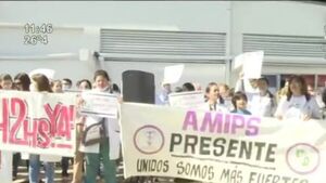 Protestan los médicos del IPS - SNT