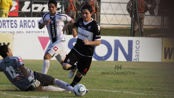 Versus / Tras la polémica en Argentina-Marruecos, un exjugador de Olimpia recordó el "penal fantasma" del 2011