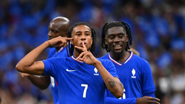 Francia empieza con goleada