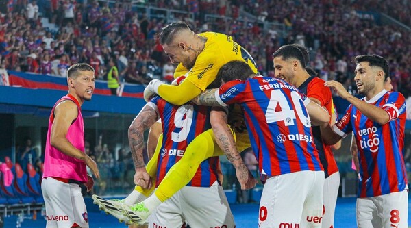 Cerro Porteño viajó a Curitiba para el decisivo duelo ante Athletico Paranaense