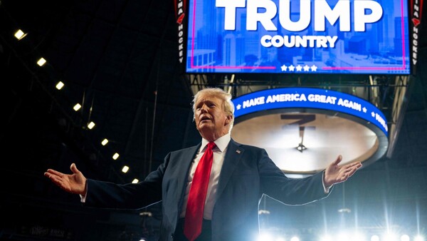 Trump llama "lunática radical de izquierda" a Kamala Harris en un mitin