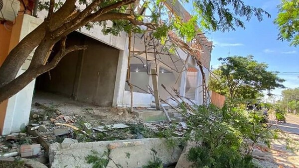 Derrumbe en construcción deja dos albañiles heridos en Loreto