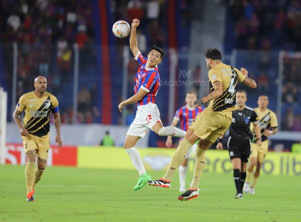 Versus / Cerro Porteño busca la heroica en Curitiba