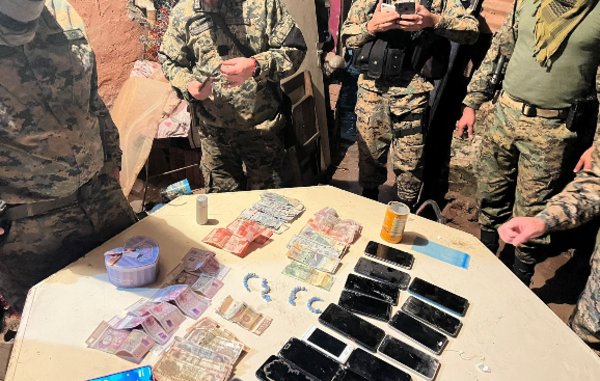 Una detenida, cocaína y varios celulares incautados tras allanamientos en zona de influencia del Clan Rotela en Lambaré