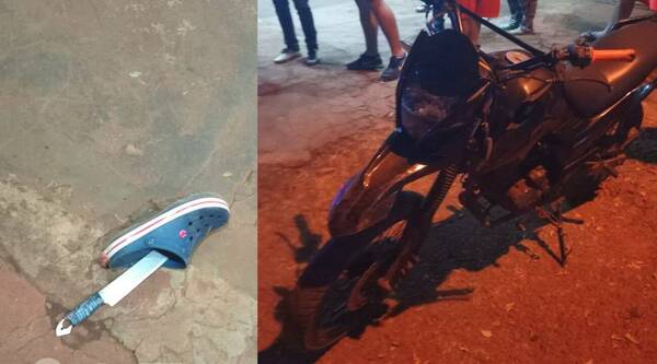 Ladrones estaban tan apurados que dejaron la moto, los cascos, el machete, la zapatilla...