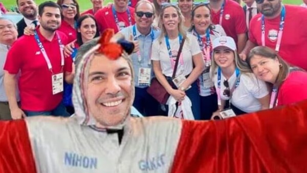 Culpan a Santi Peña por basureada de Japón a la Albirroja: "Es el nuevo Pájaro Campana"