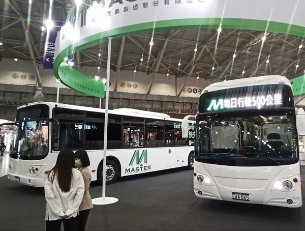 Ensamblaje de buses eléctricos en Paraguay inicia este año, confirma ministro · Radio Monumental 1080 AM