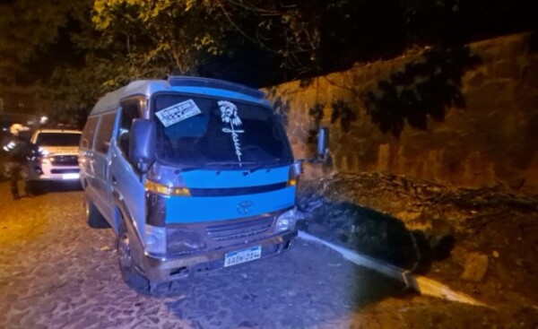 Asaltantes roban 5.000 dólares y varias cajas de mercaderías