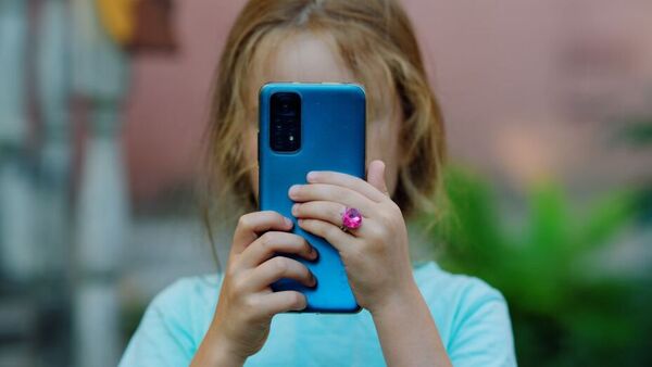 Fabricante de smartphones pide ayuda a padres para crear el celular ideal para los chicos - Megacadena - Diario Digital