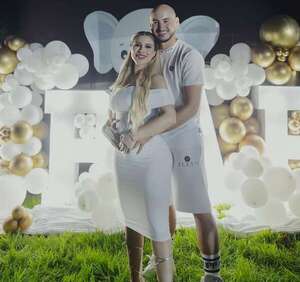El futbolista Charli González será papá de un niño - Gente - ABC Color