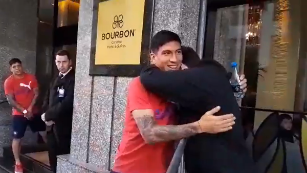 Enzo Giménez le cumple el sueño a un torcedor cerrista