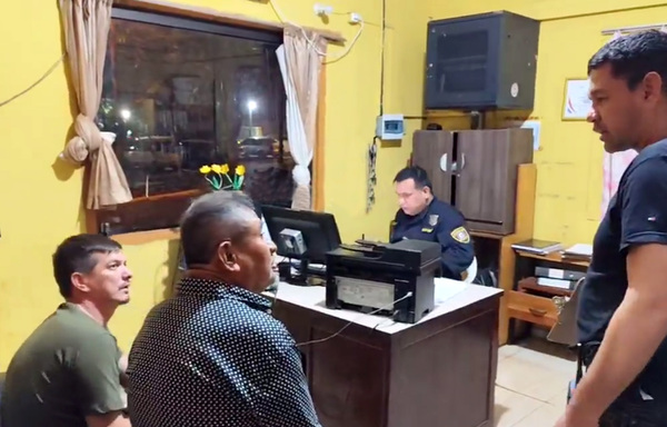 Roban furgoneta repleta de mercaderías, USD 5.000 y un celular durante asalto - La Clave