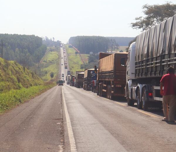 Cierran ruta en San Pedro para exigir financiamiento de la zafra agrícola 2024-2025 - Nacionales - ABC Color