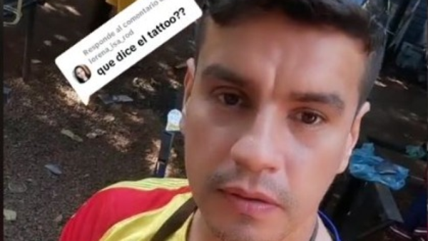 Tiene tatuado el nombre de su ex y no piensa borrarlo