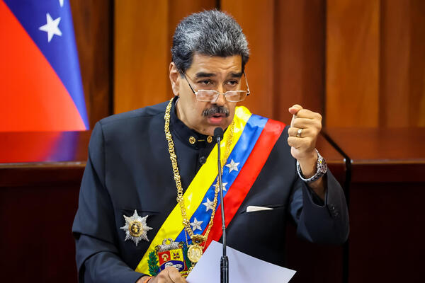 Maduro asegura que cae una "lluvia de inversiones" sobre Venezuela en el sector energ茅tico - Revista PLUS