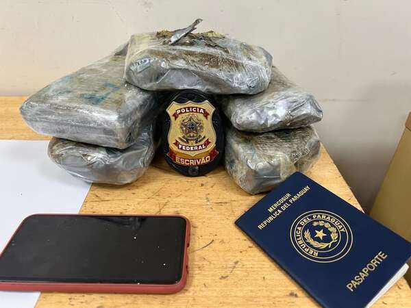 AUDIO: Detienen a dos esteños con droga en el aeropuerto de Foz de Iguazu - Periodísticamente - ABC Color