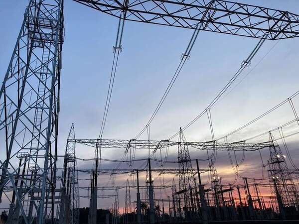 Agentes brasileños presentarán hoy ofertas para comprar a la ANDE 100 MW - Economía - ABC Color