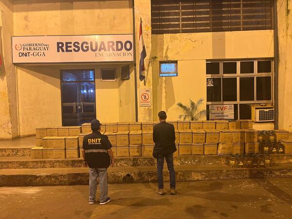Retienen vehículo con gran cantidad de mercaderías presumiblemente de contrabando