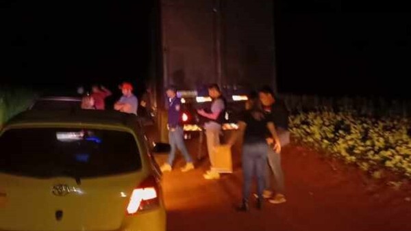 Piratas del asfalto interceptan a balazos un camión de encomiendas en Los Cedrales