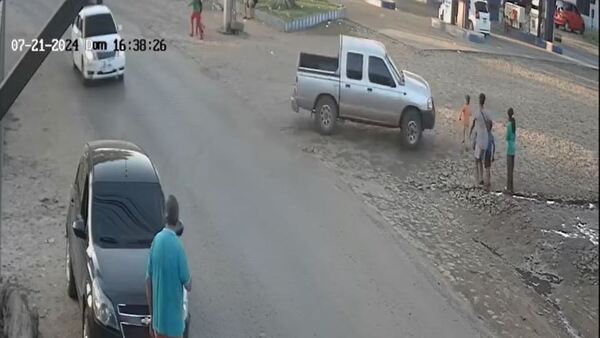Video: Nene fue arrollado por una camioneta y milagrosamente sobrevivió