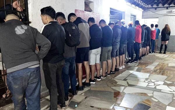 Veinte farristas terminaron en la comisaría de Luque •
