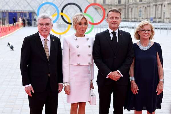 ¡Mirá quiénes pasaron por la alfombra roja del Louvre en la gala de los Juegos Olímpicos! - Gente - ABC Color