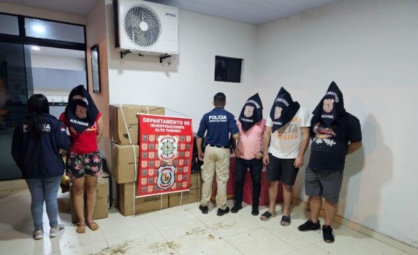 Cuatro personas aprehendidas con mercaderías robadas en asalto