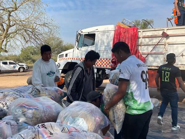Comunidad Pycasu recibe alimentos y reclama reacondicionamiento de caminos - Noticias del Chaco - ABC Color
