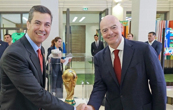 Peña se reunió con Infantino para hablar sobre preparativos para el Mundial 2030