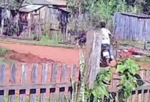 (VIDEO)Motoca realizó disparos intimidatorios contra un adolescente