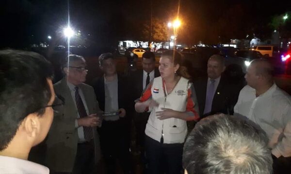 Ministra visitó la UNE, donde se podría construir Gran Hospital del Este
