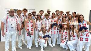 ¡Mi país! Atletas paraguayos lucen tejido de ao po'i en apertura de los Juegos Olímpicos 2024
