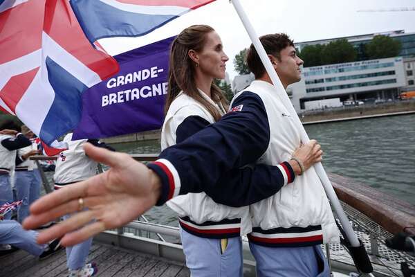 El guiño de los atletas británicos a Titanic en la inauguración de los Juegos Olímpicos - Polideportivo - ABC Color