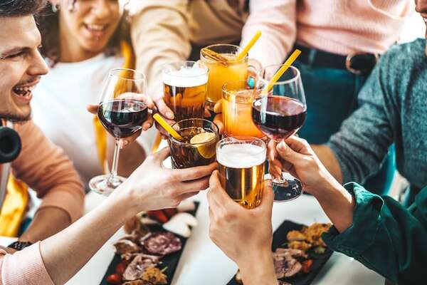 Cuatro ideas para brindar en la previa por el Día de la Amistad - Gastronomía - ABC Color