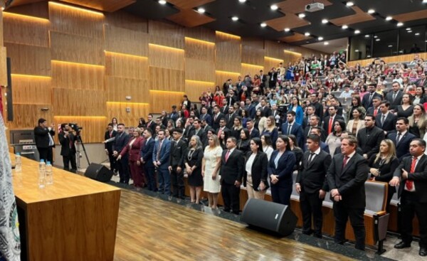 Toman juramento a 98 nuevos abogados en Ciudad del Este