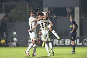 Trinidense vs. Guaraní: Agónico y merecido triunfo aurinegro - Fútbol - ABC Color