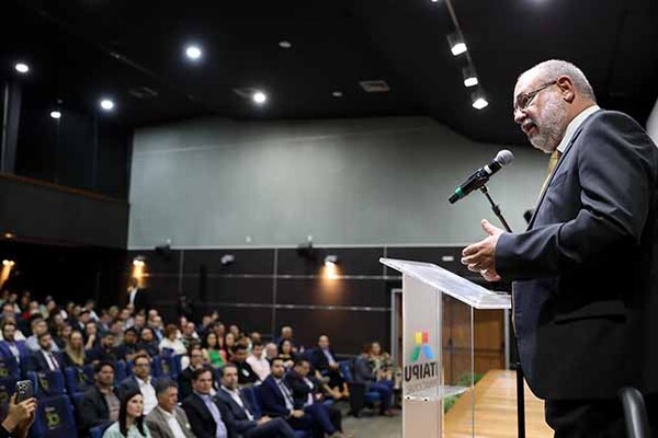 Director general paraguayo participó en lanzamiento de documental alusivo a los 50 años de Itaipú | DIARIO PRIMERA PLANA