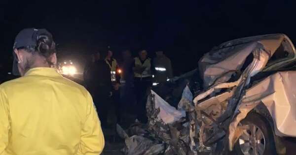 Diario HOY | Un muerto y nueve heridos deja accidente entre bus y camioneta
